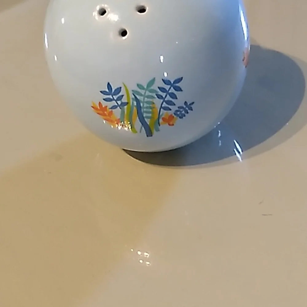 Porcelain potpourri diffuser. Excellent for linen closet. - Picture 4 of 7